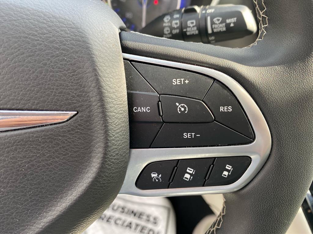 Used 2024 Chrysler Pacifica Touring-L FWD image 17