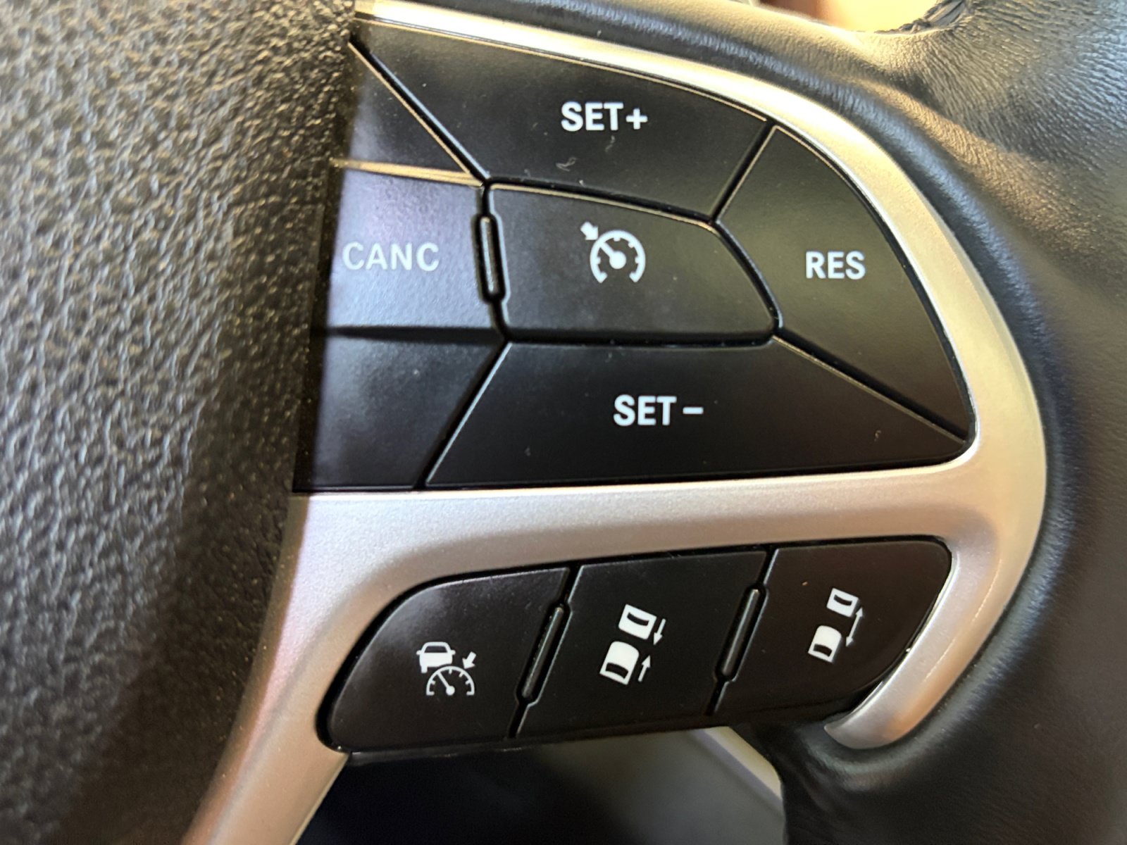 Used 2018 Jeep Grand Cherokee Summit AWD/4WD image 21
