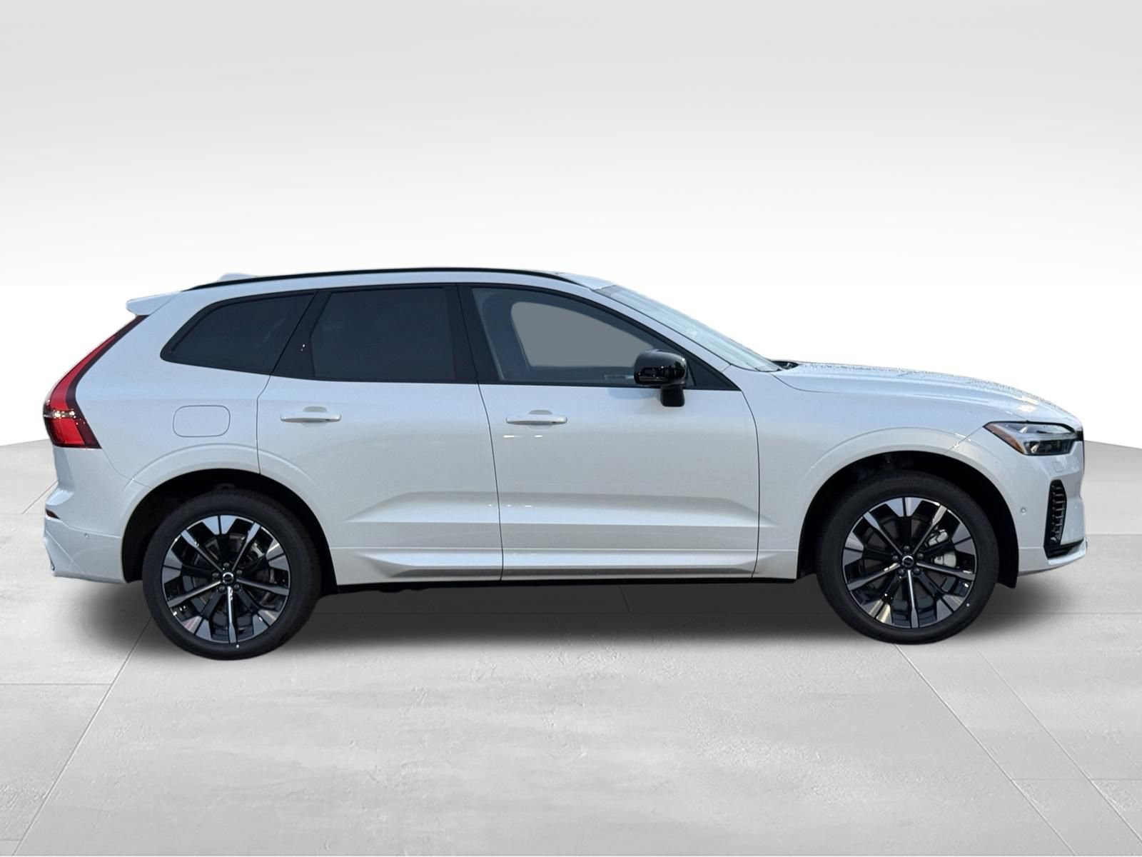 New 2026 Volvo XC60 T8 Plus w/ Climate Package PRO AWD/4WD image 7
