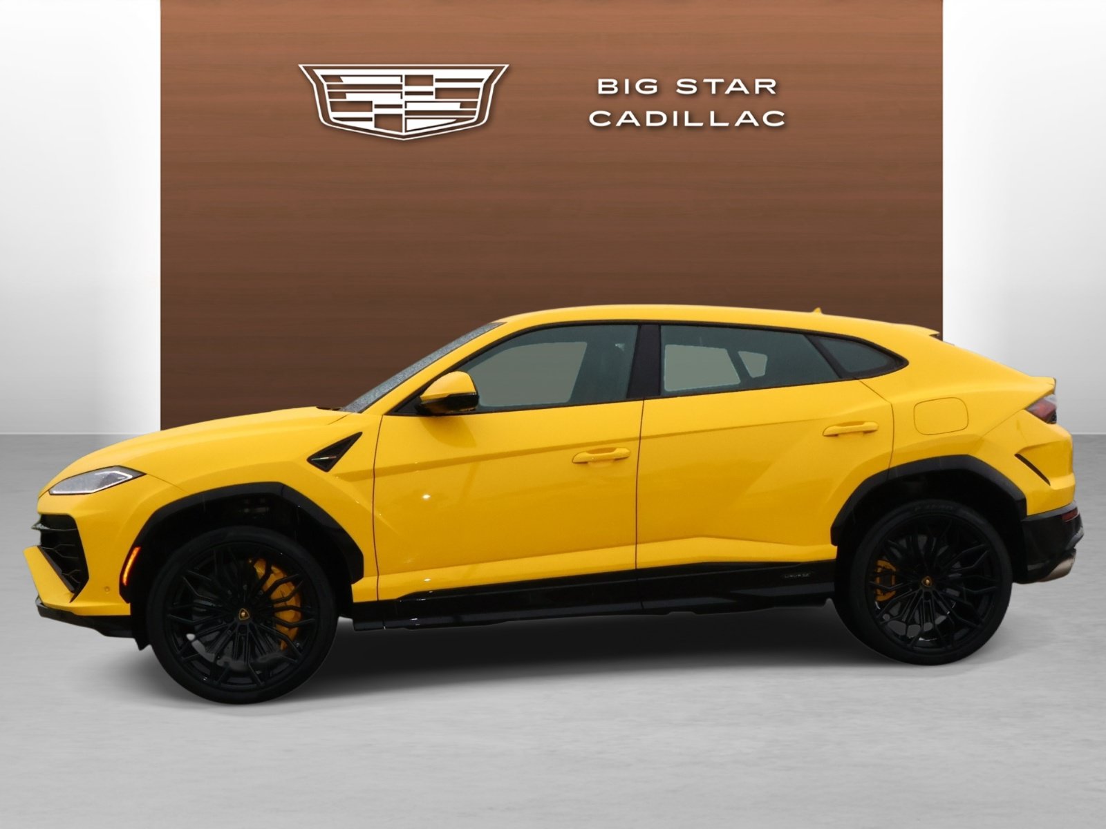 Used 2025 Lamborghini Urus SE AWD/4WD image 2