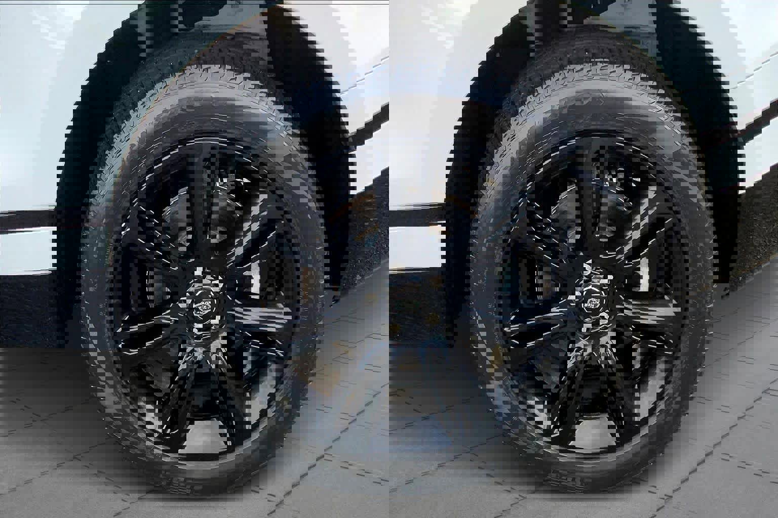 Used 2023 Land Rover Range Rover Velar R-Dynamic S image 9