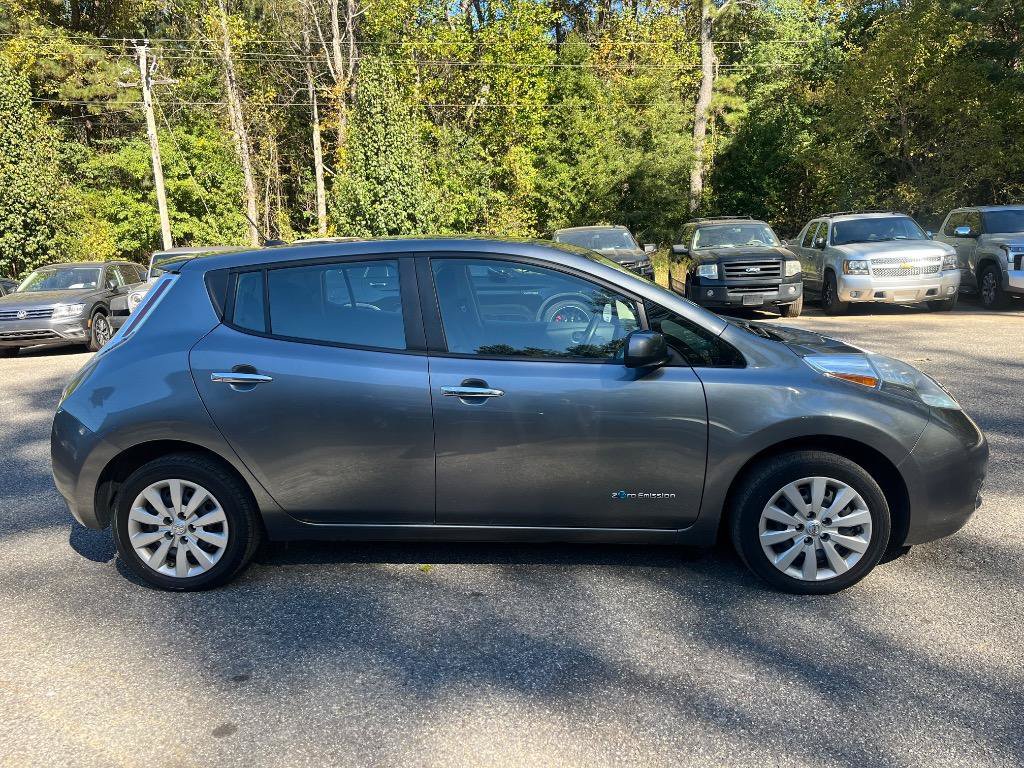 Used 2015 Nissan Leaf S w/ Charge Package FWD image 4