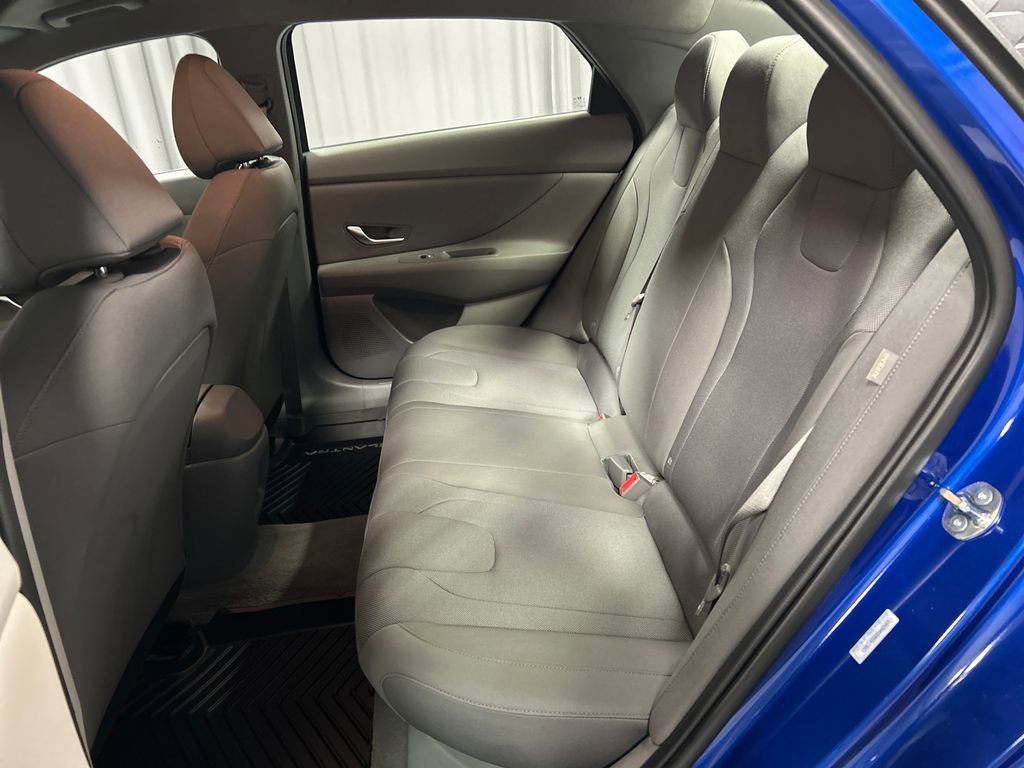 Used 2025 Hyundai Elantra SE image 20