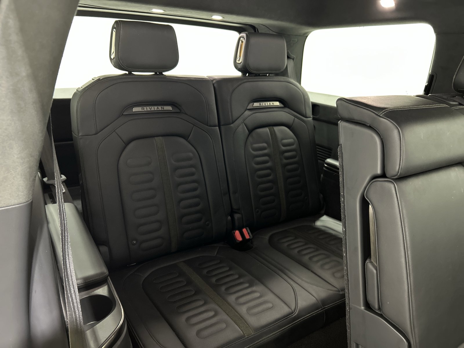 Used 2022 Rivian R1S Launch Edition image 25