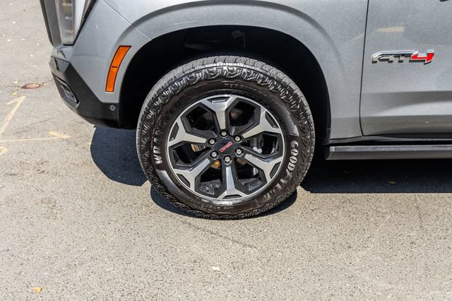 Used 2026 GMC Yukon AT4 w/ AT4 Premium Plus Package AWD/4WD image 12