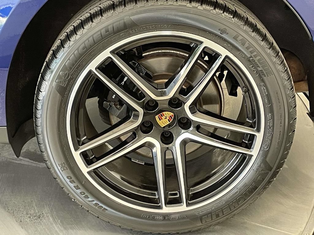 Certified 2023 Porsche Macan AWD/4WD image 12