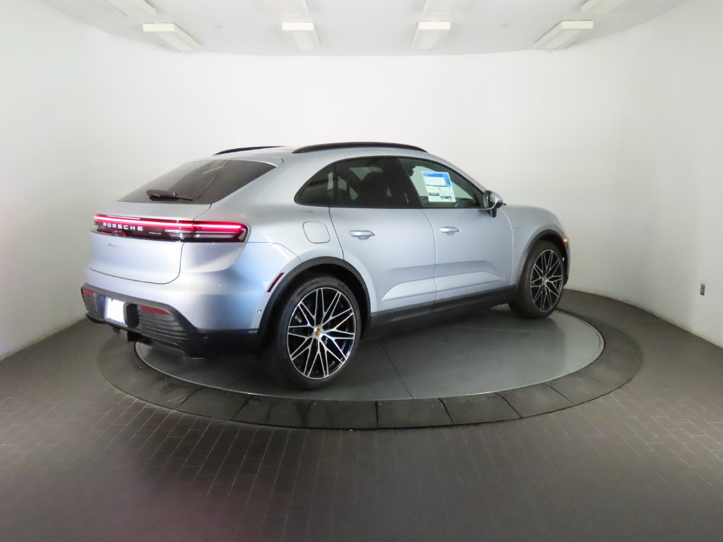 New 2026 Porsche Macan 4 Electric AWD/4WD image 7
