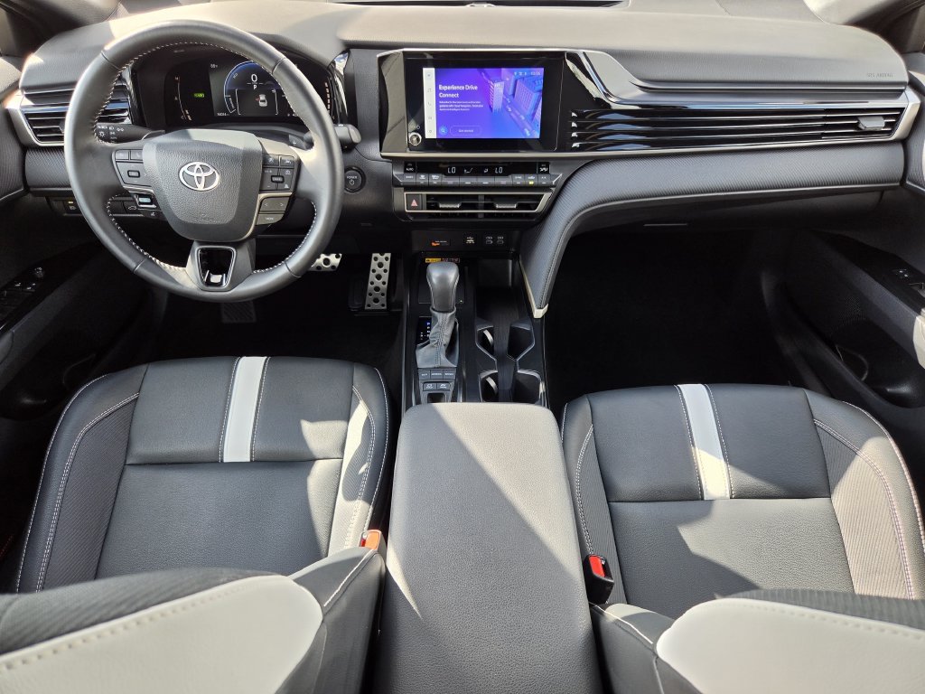 Used 2026 Toyota Camry SE FWD image 13