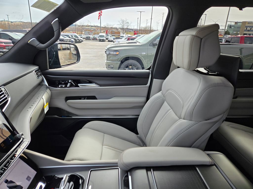 New 2026 Jeep Grand Wagoneer Summit image 24