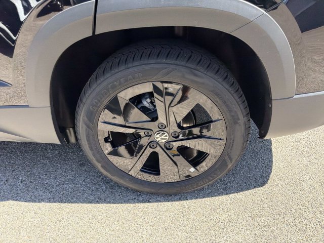 New 2026 Volkswagen Taos SE FWD image 6
