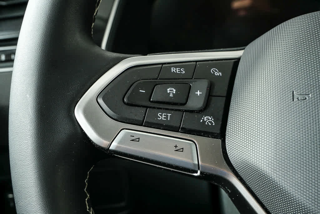 Certified 2023 Volkswagen Tiguan SE FWD image 13