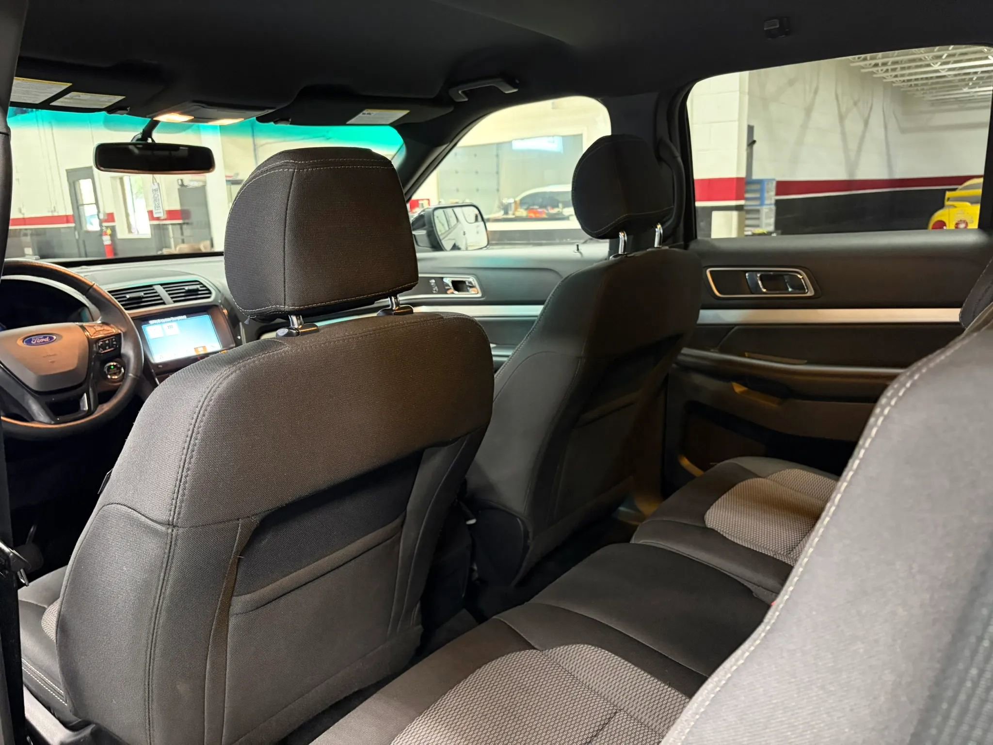 Used 2017 Ford Explorer XLT w/ Equipment Group 201A AWD/4WD image 23