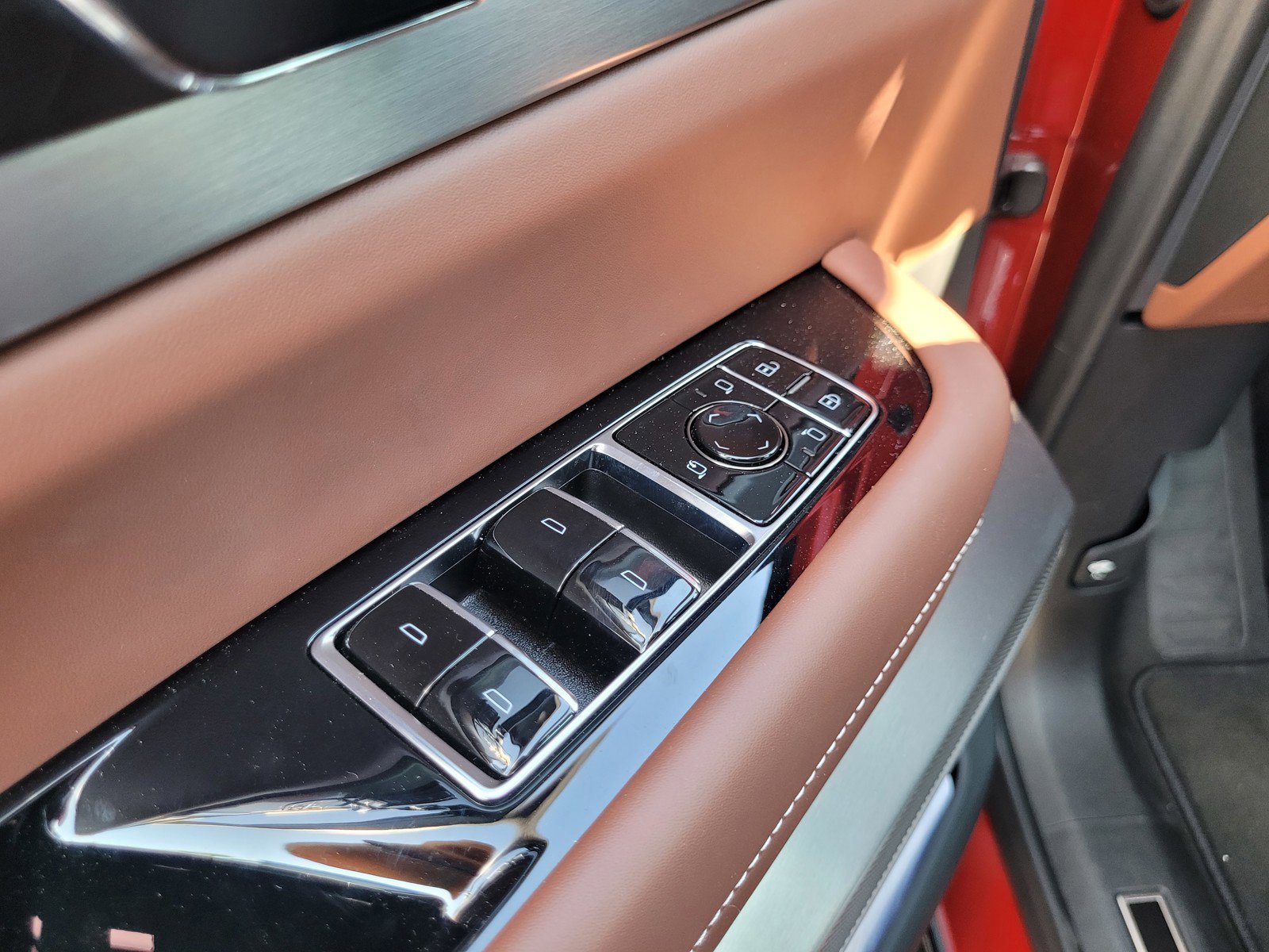 Certified 2026 Cadillac Vistiq Platinum image 26