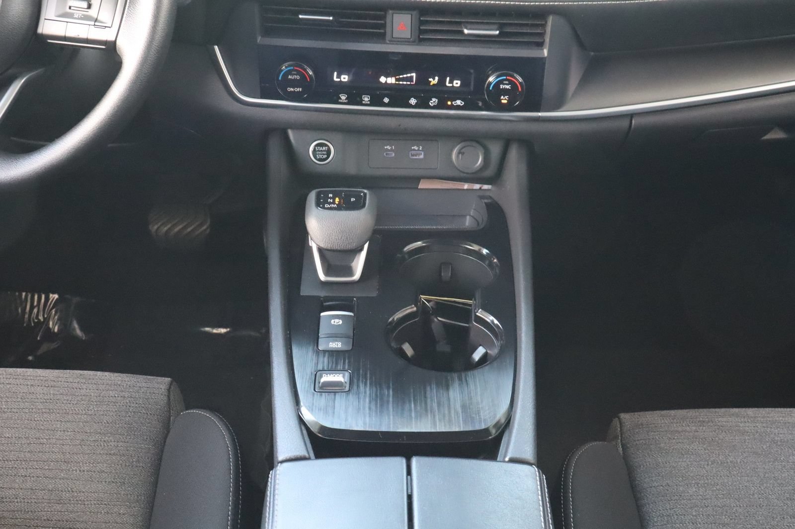 Used 2023 Nissan Rogue SV FWD image 32