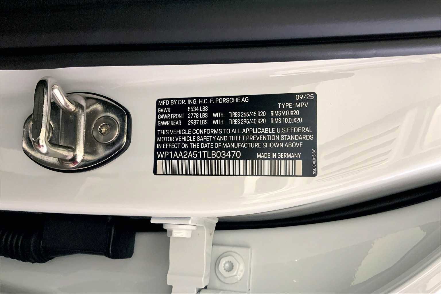 New 2026 Porsche Macan image 23