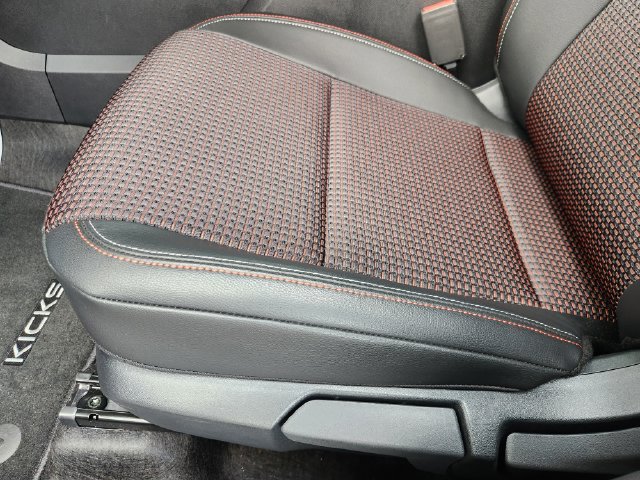 New 2025 Nissan Kicks SR w/ Illumination Package FWD image 21