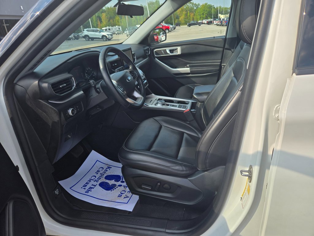 Used 2022 Ford Explorer XLT w/ Equipment Group 202A image 7