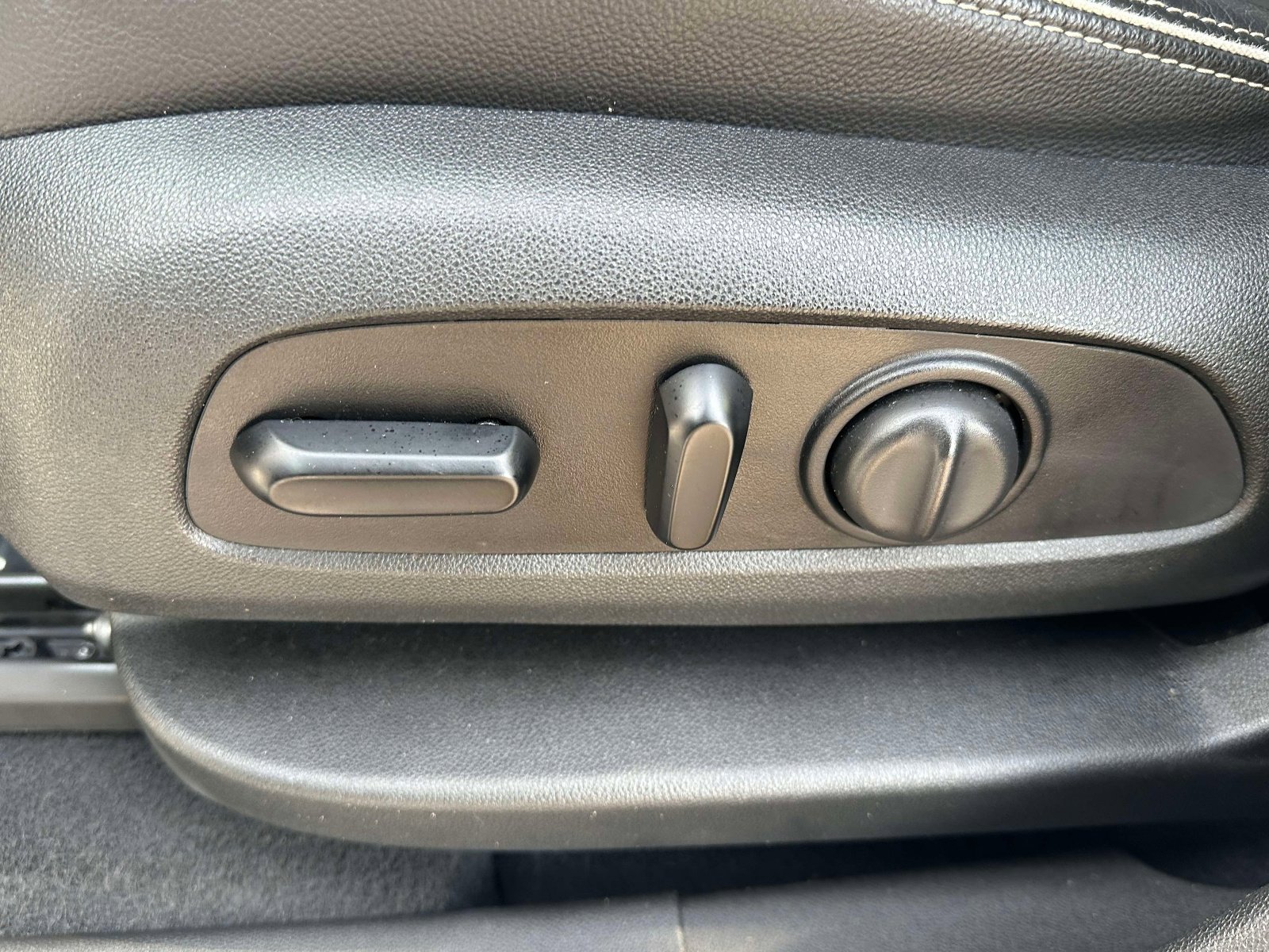 Used 2020 GMC Terrain Denali image 25