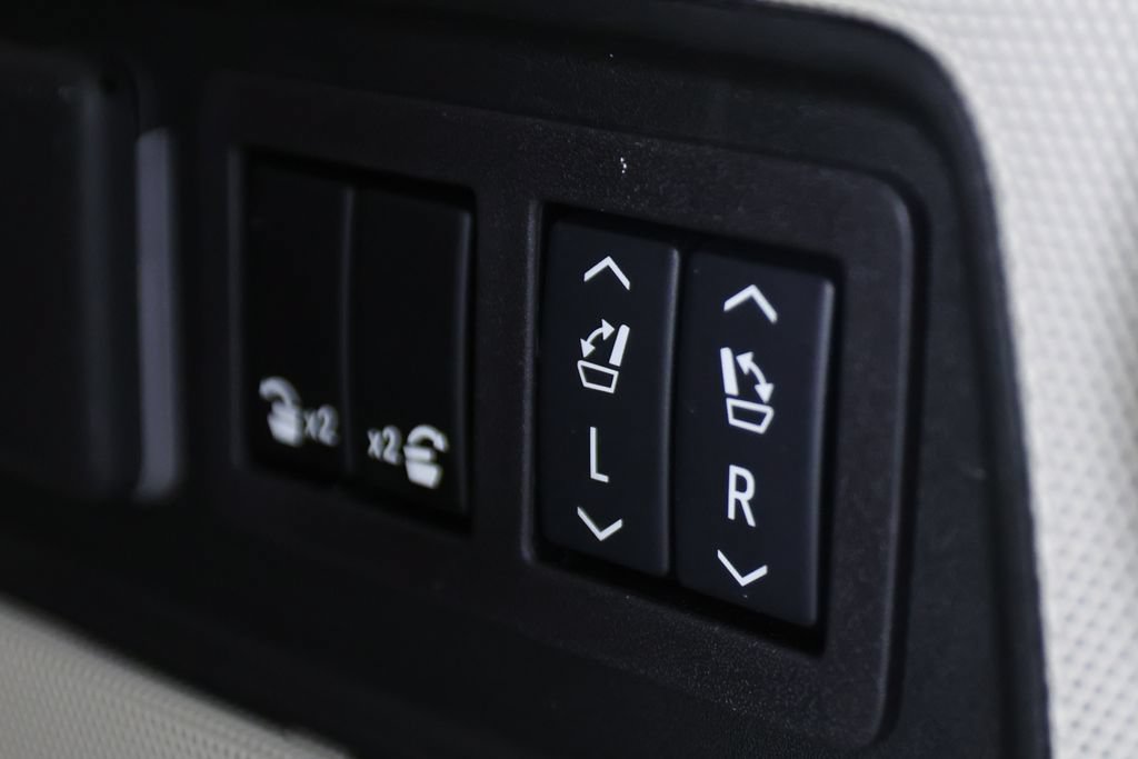 Used 2026 Cadillac Escalade Platinum Sport AWD/4WD image 16