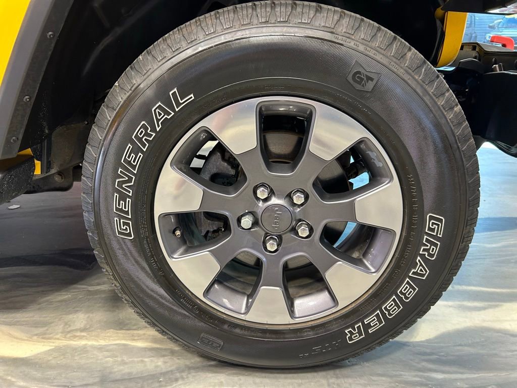 Used 2019 Jeep Wrangler Unlimited Sahara w/ Dual Top Group image 25