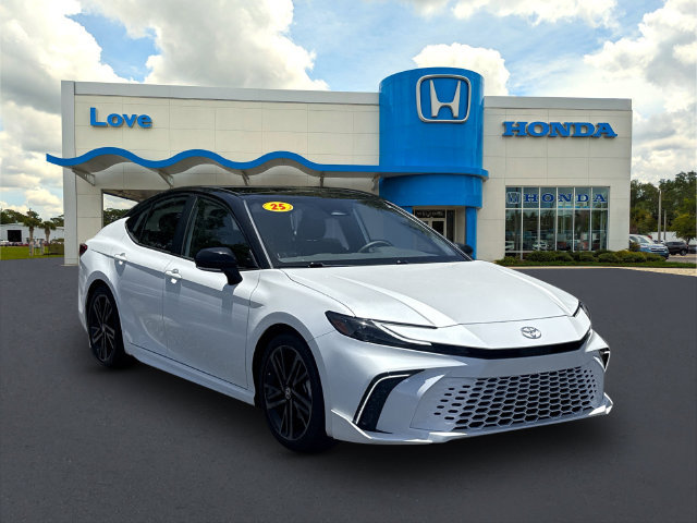 Used 2025 Toyota Camry XSE FWD image 1