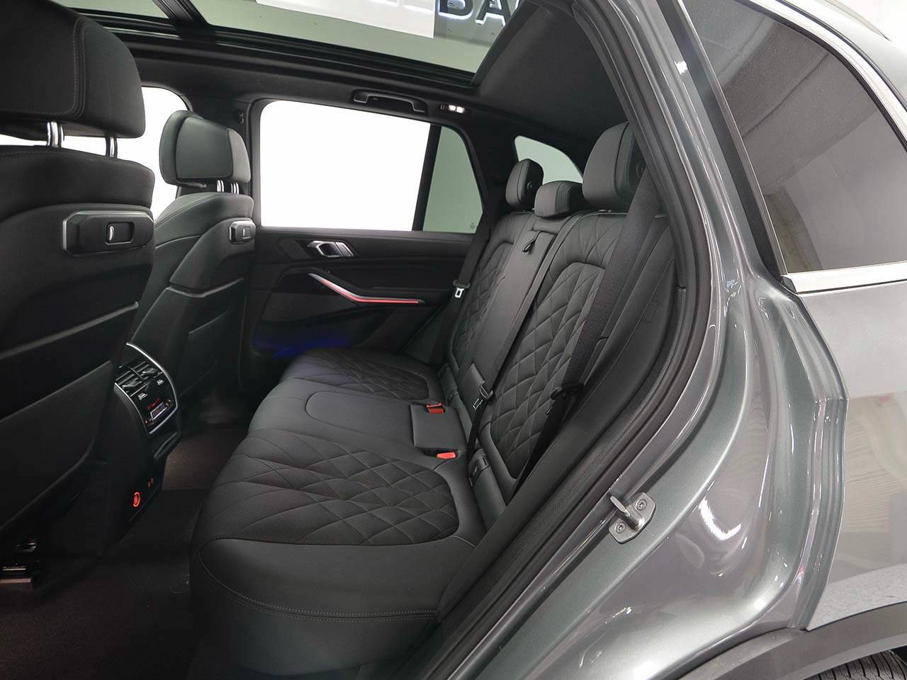 Used 2024 BMW X5 sDrive40i w/ Premium Package RWD image 11