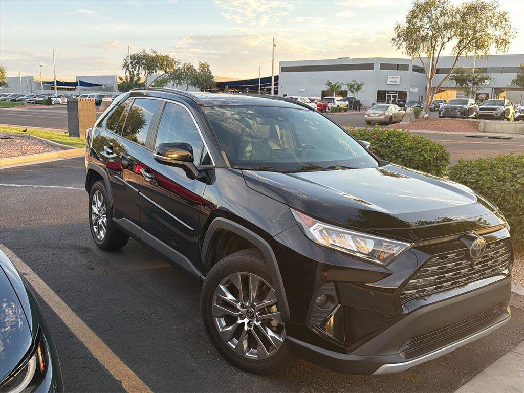 Used 2021 Toyota RAV4 Limited FWD image 4