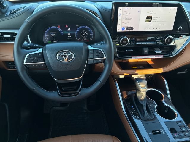Used 2026 Toyota Highlander Platinum AWD/4WD image 15
