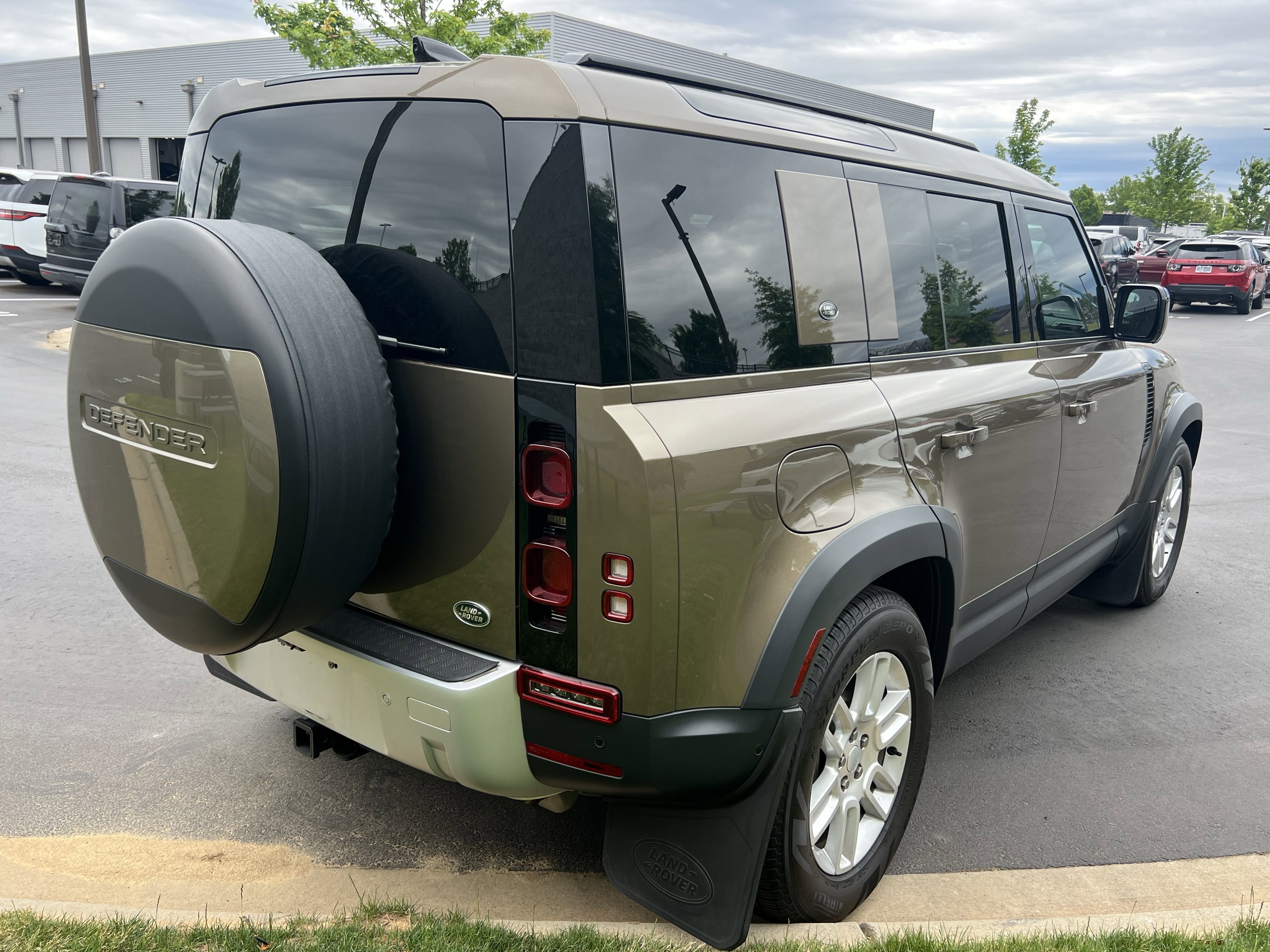 Used 2023 Land Rover Defender 110 SE AWD/4WD image 6