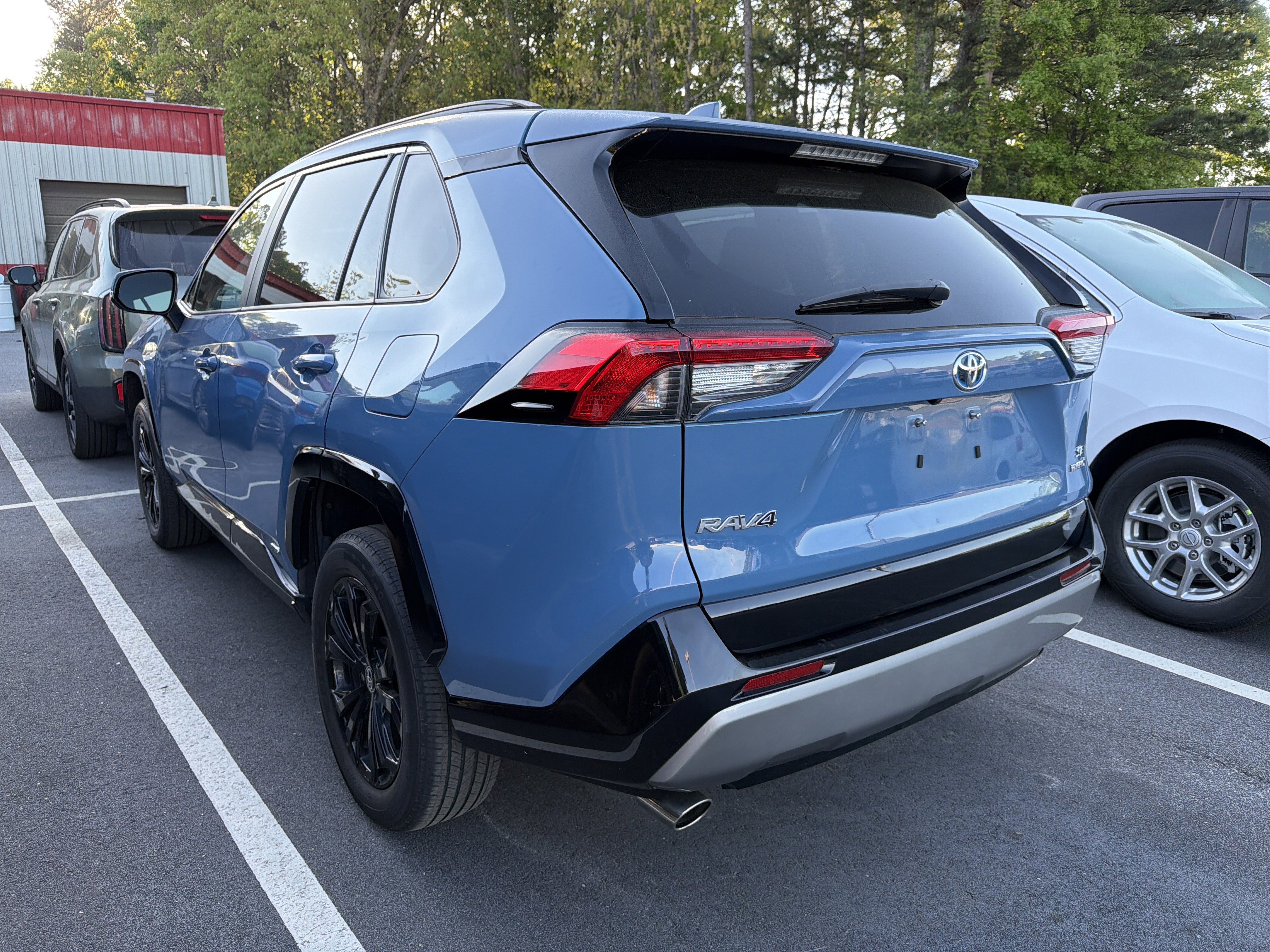 Used 2022 Toyota RAV4 SE image 5