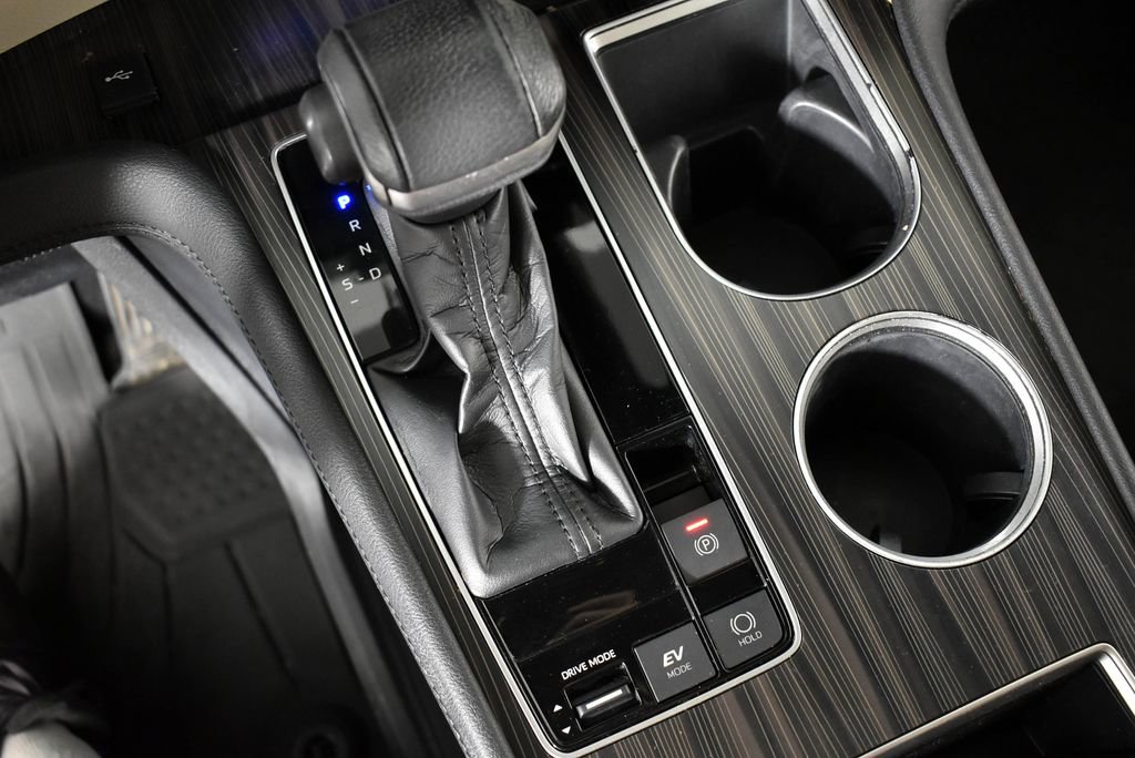 Used 2021 Toyota Sienna Limited image 37