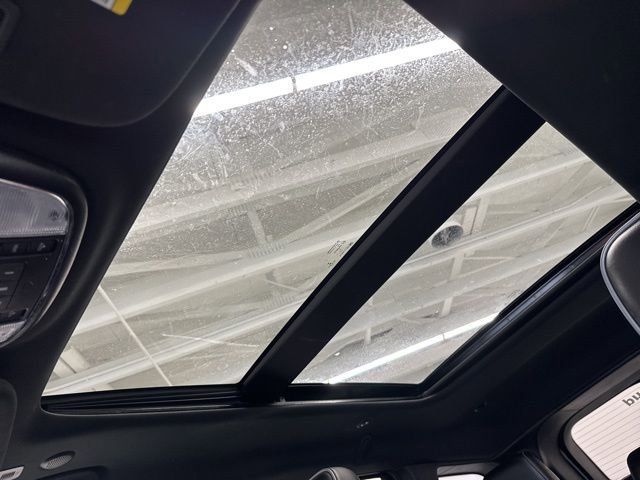 Used 2019 Jeep Grand Cherokee Overland w/ Jeep Active Safety Group image 15