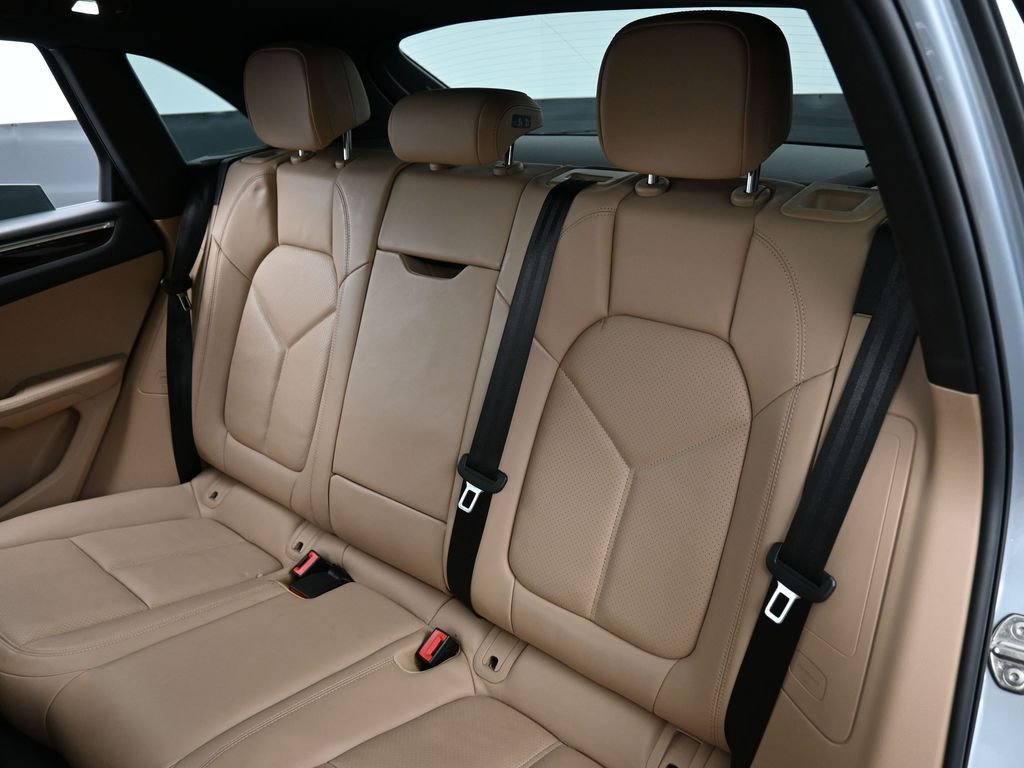 Certified 2022 Porsche Macan image 23