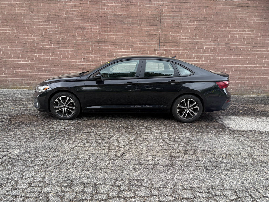 Used 2024 Volkswagen Jetta Sport FWD image 3