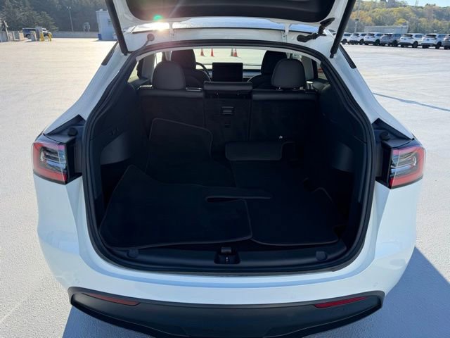 Used 2021 Tesla Model Y Long Range image 9
