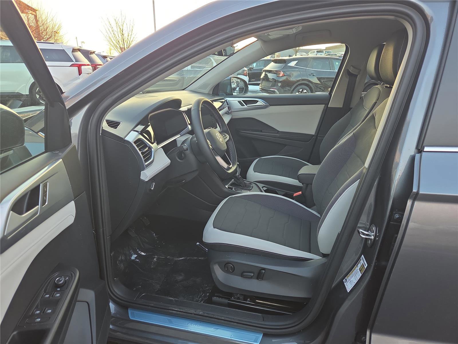 New 2026 Volkswagen Taos SE image 14