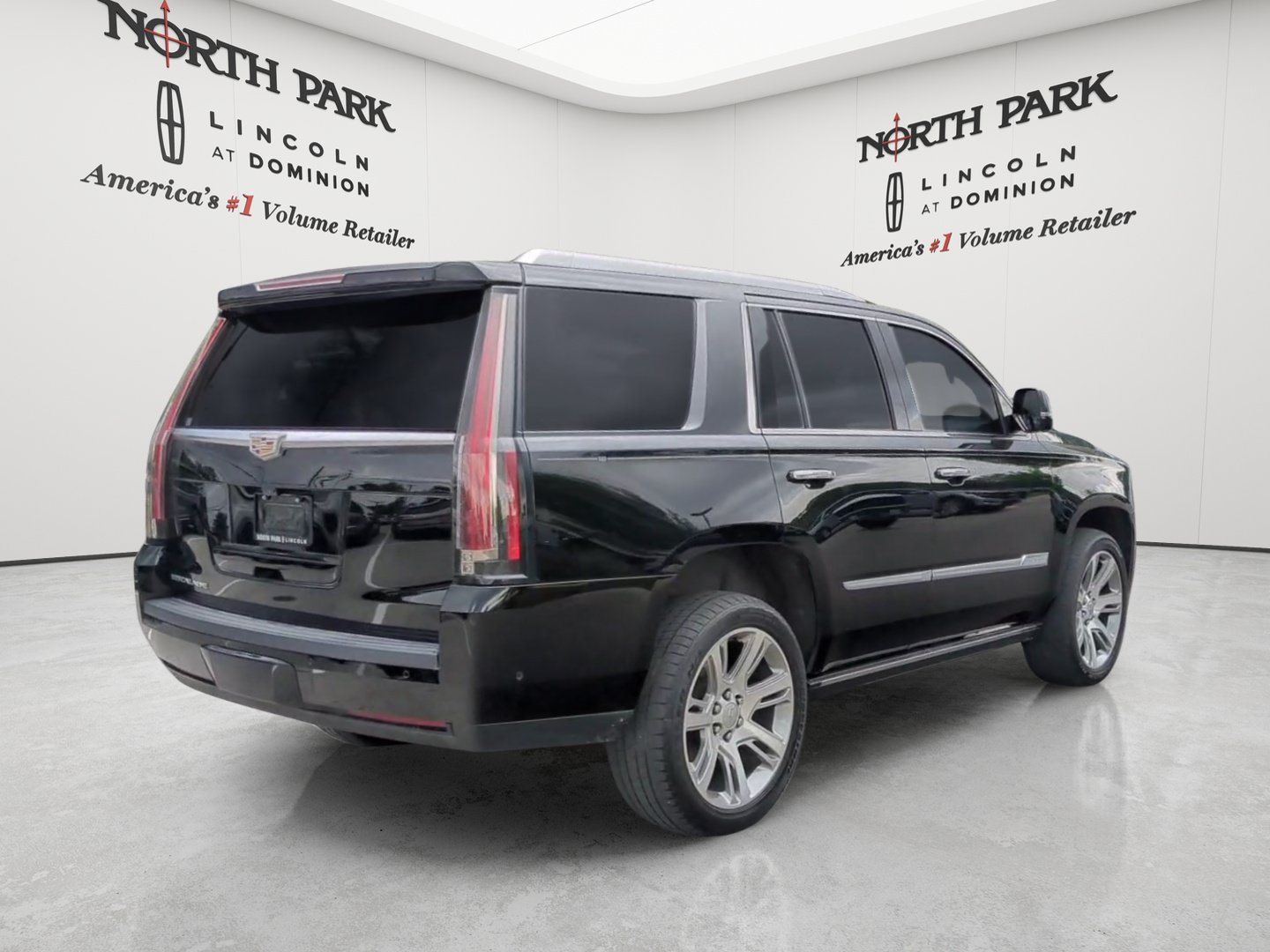 Used 2019 Cadillac Escalade Premium Luxury AWD/4WD image 5