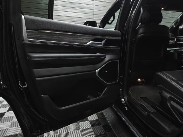 Used 2022 Jeep Wagoneer Series III w/ Flexible Seating Group AWD/4WD image 37