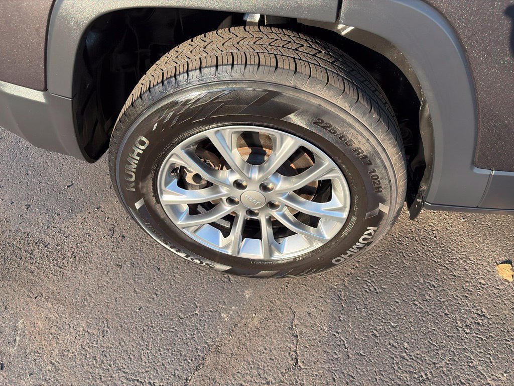 Certified 2022 Jeep Cherokee Latitude Lux AWD/4WD image 9