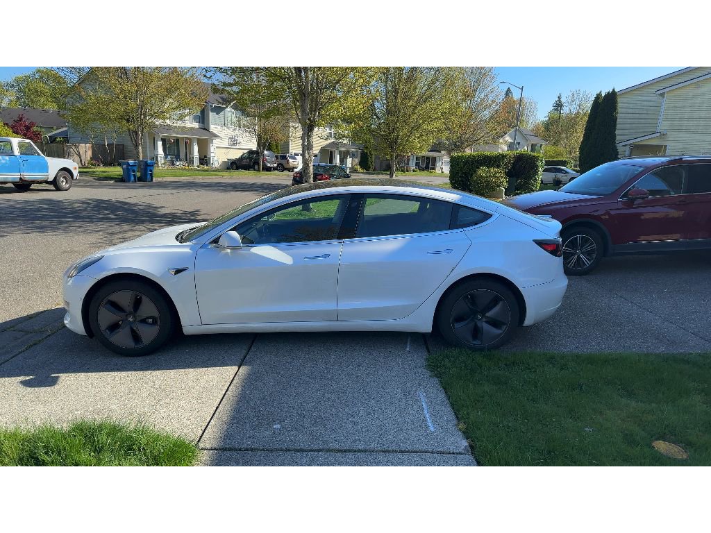 Used 2018 Tesla Model 3 Mid Range RWD image 2