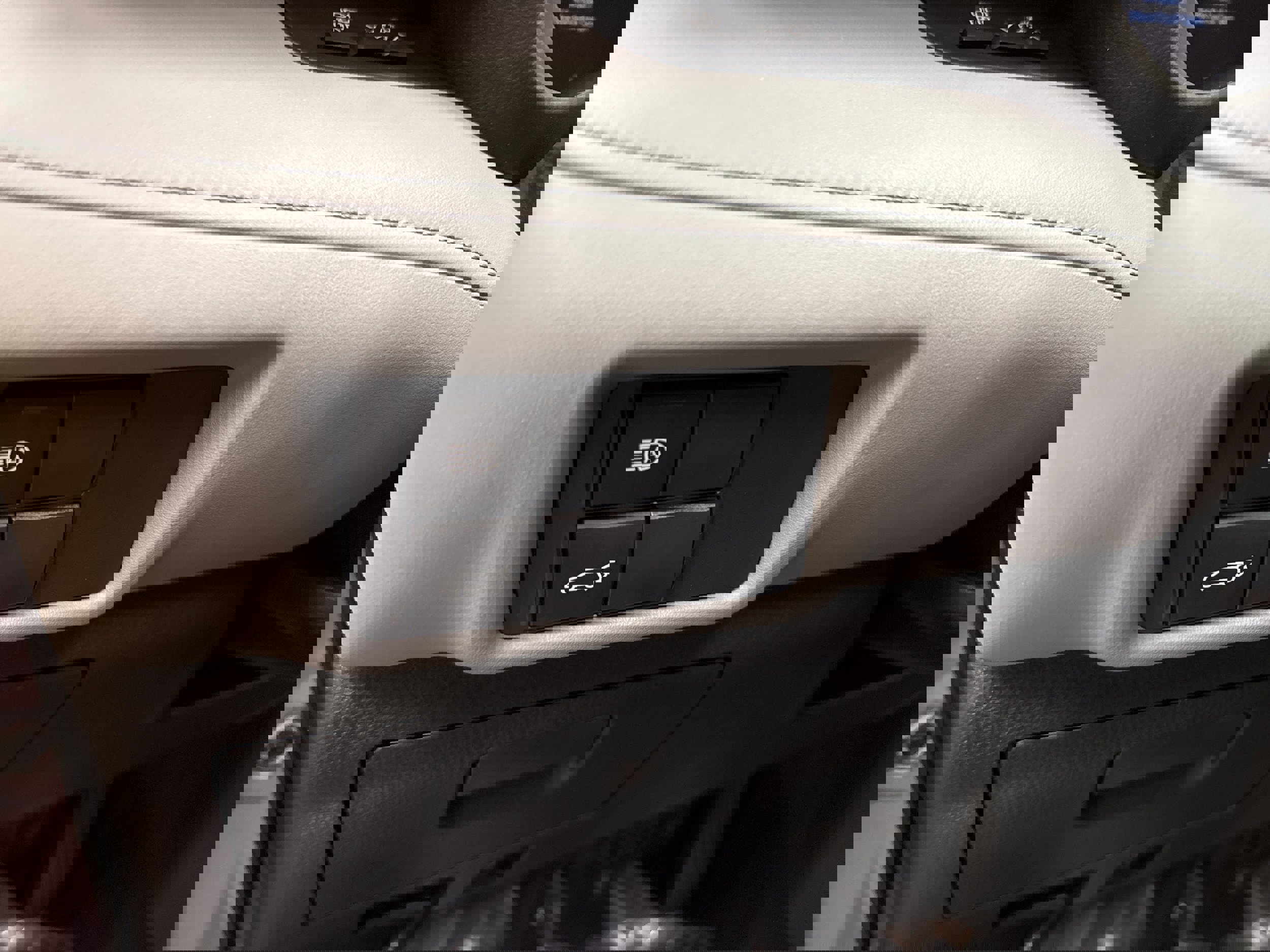 Used 2021 Toyota Highlander XLE image 31