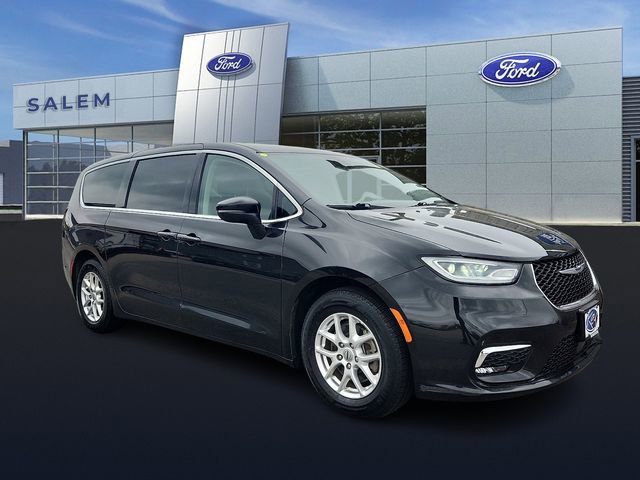 Used 2023 Chrysler Pacifica Touring-L