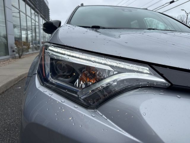 Used 2017 Toyota RAV4 SE image 4