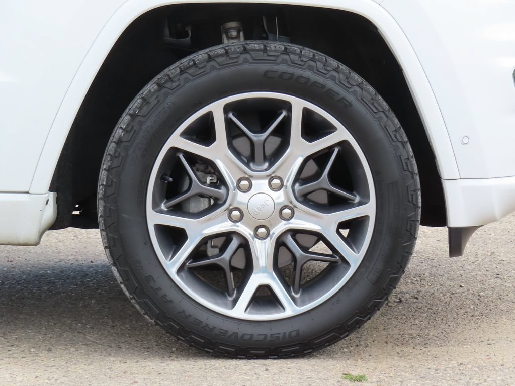 Used 2019 Jeep Grand Cherokee Overland AWD/4WD image 14