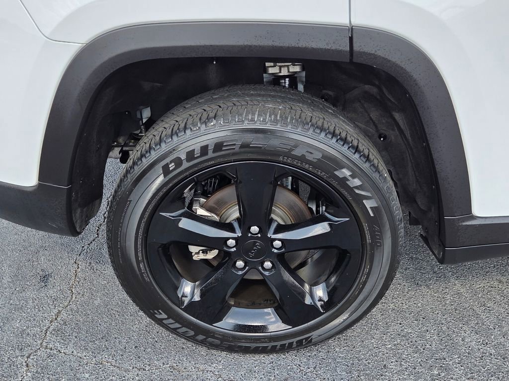 Used 2023 Jeep Grand Cherokee Altitude AWD/4WD image 14