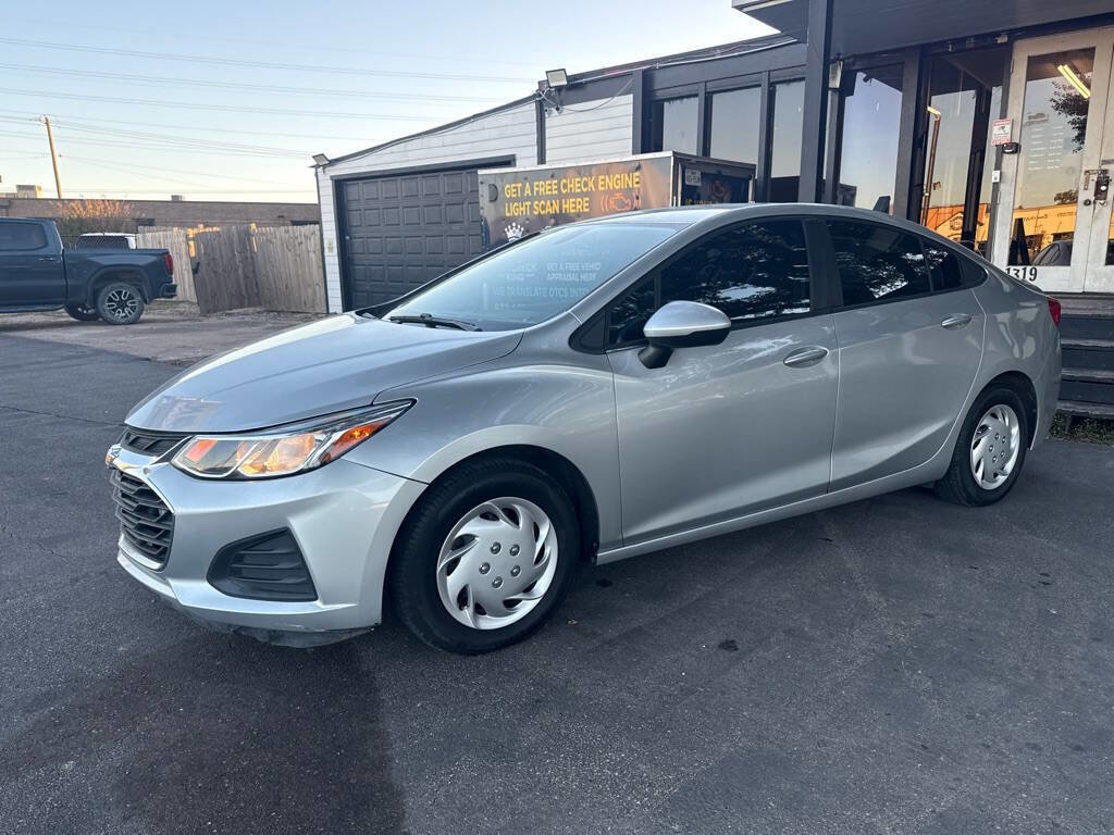 Used 2019 Chevrolet Cruze LS FWD image 2