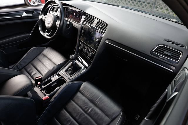 Used 2018 Volkswagen Golf R image 21