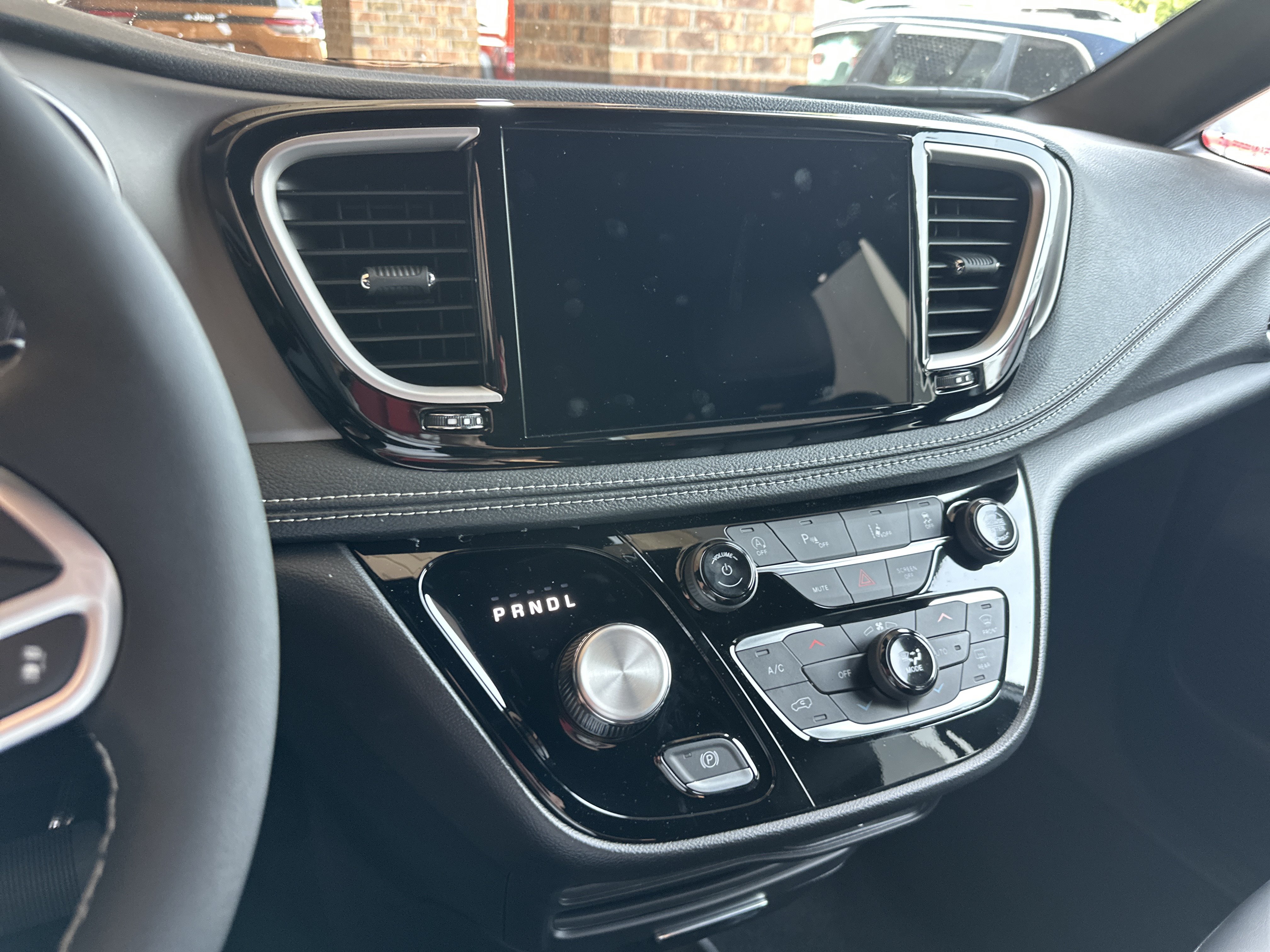 New 2027 Chrysler Pacifica Select AWD/4WD image 6