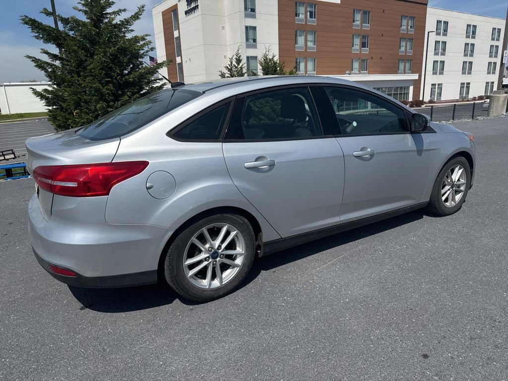 Used 2017 Ford Focus SE image 4