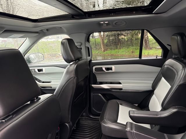 Certified 2022 Ford Explorer XLT w/ Equipment Group 202A AWD/4WD image 30